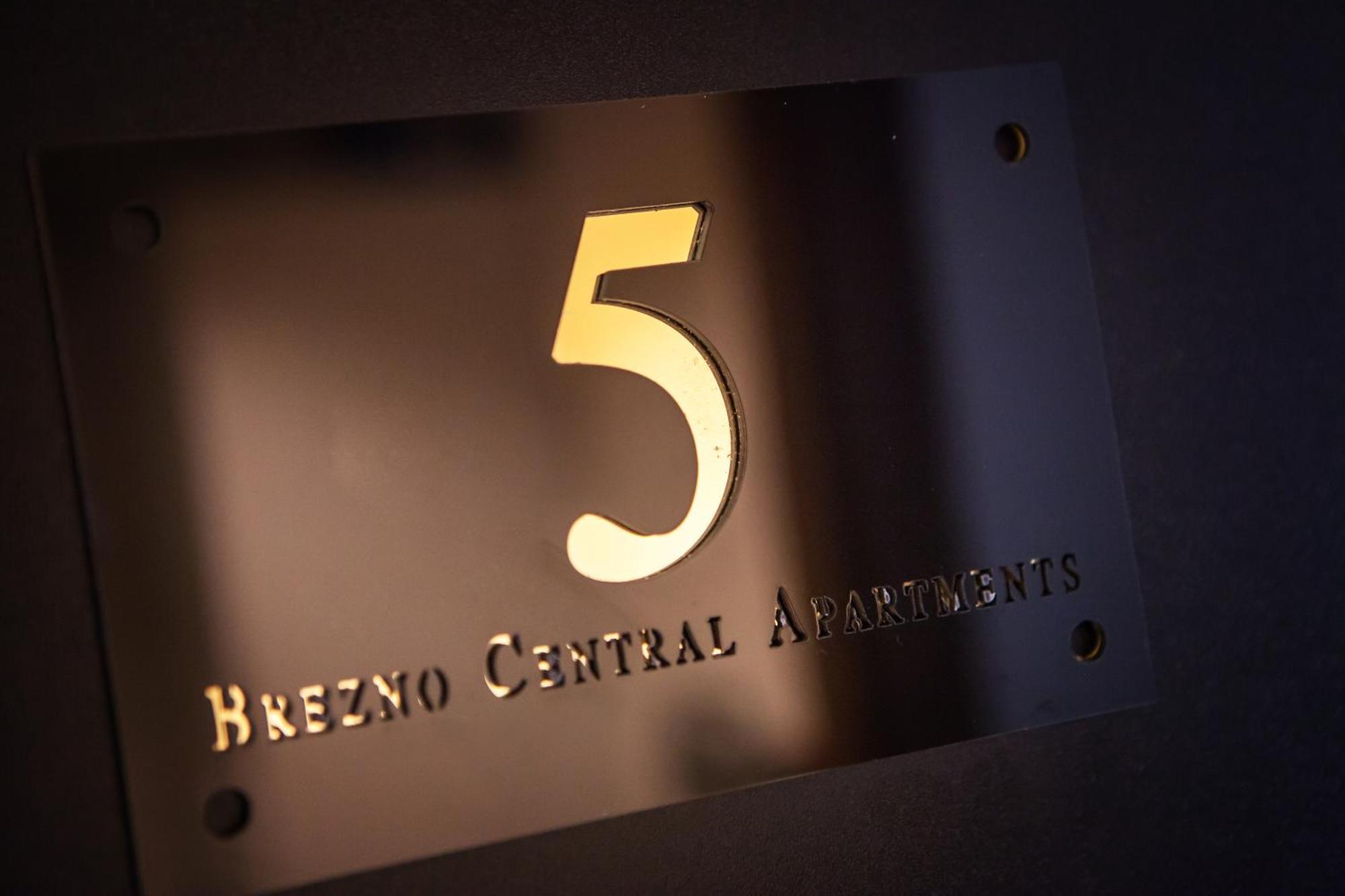 Brezno Central Apartments Екстер'єр фото